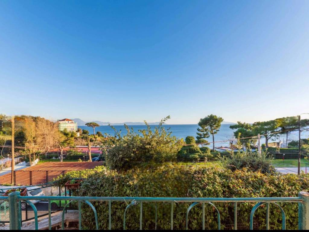 casa indipendente in vendita a Napoli in zona Posillipo