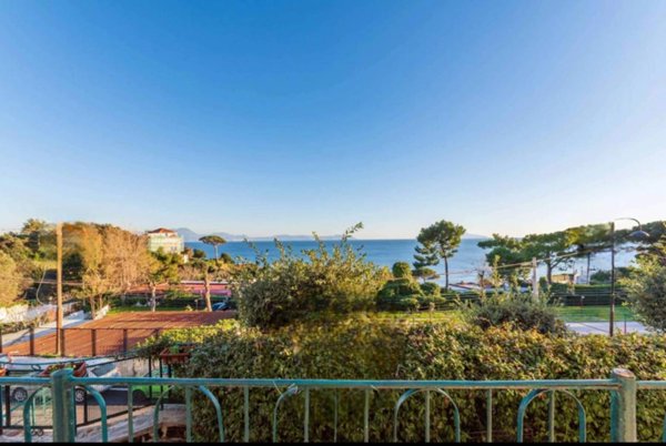 casa indipendente in vendita a Napoli in zona Posillipo