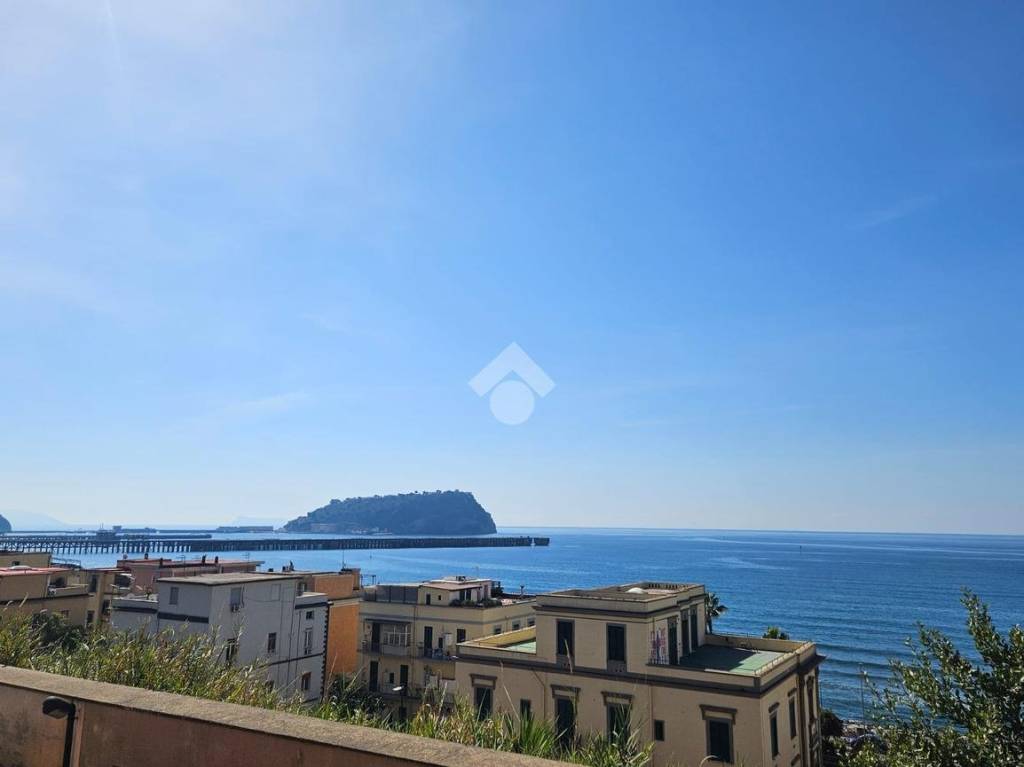 appartamento in vendita a Napoli in zona Bagnoli