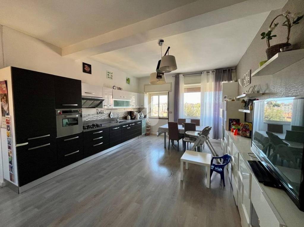 appartamento in vendita a Napoli in zona Fuorigrotta