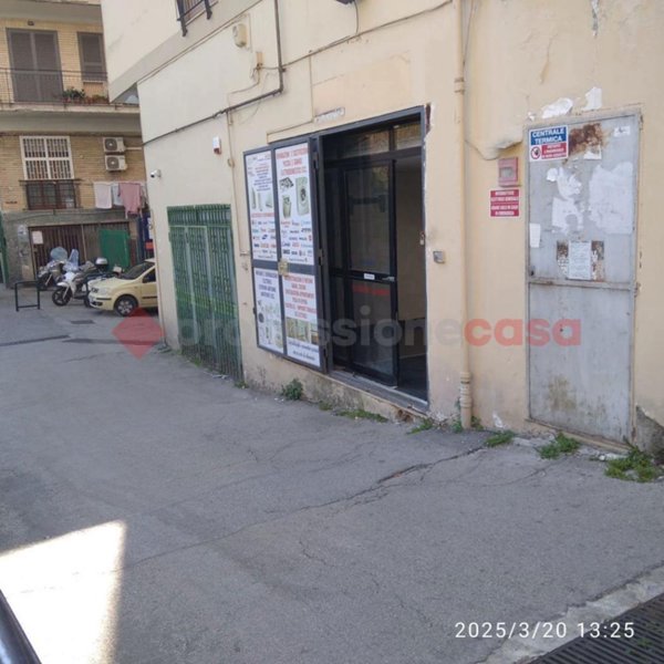 negozio in vendita a Napoli in zona Soccavo