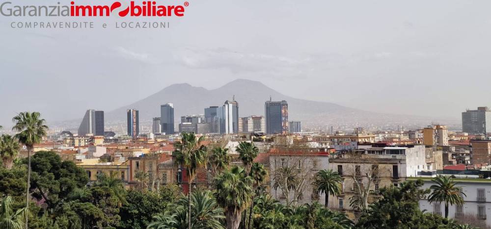 appartamento in vendita a Napoli in zona San Carlo all'Arena