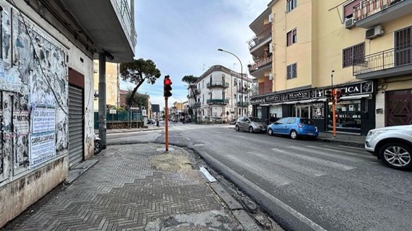 locale commerciale in vendita a Napoli in zona Miano