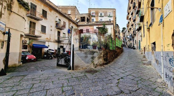 appartamento in vendita a Napoli in zona Stella