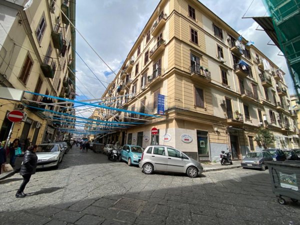negozio in vendita a Napoli in zona Pendino / San Giuseppe