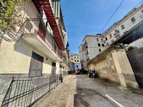 appartamento in vendita a Napoli in zona Mercato