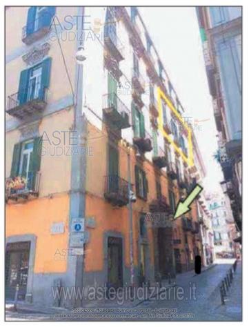 appartamento in vendita a Napoli in zona Chiaia