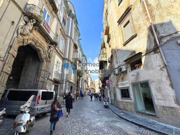 appartamento in vendita a Napoli in zona Stella