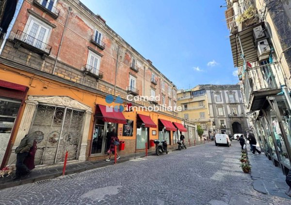 appartamento in vendita a Napoli in zona Stella
