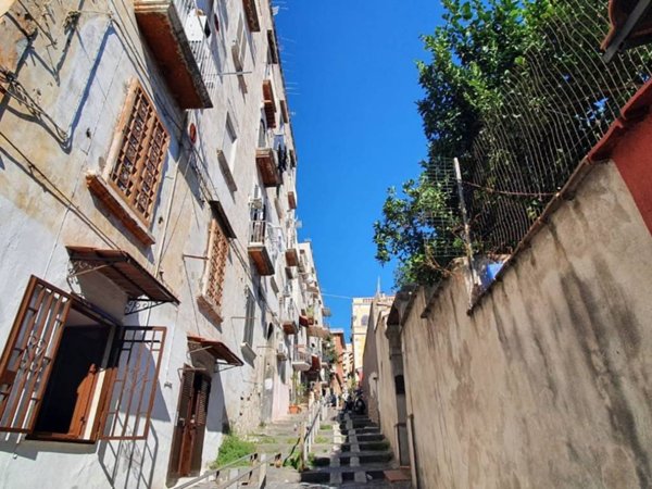 appartamento in vendita a Napoli in zona Stella