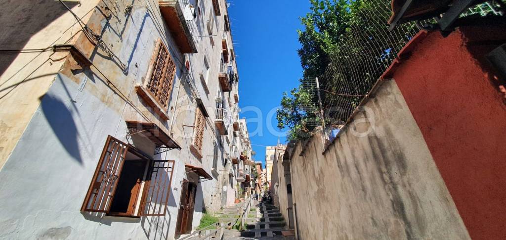 appartamento in vendita a Napoli in zona Stella
