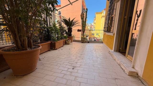 appartamento in vendita a Napoli in zona Bagnoli