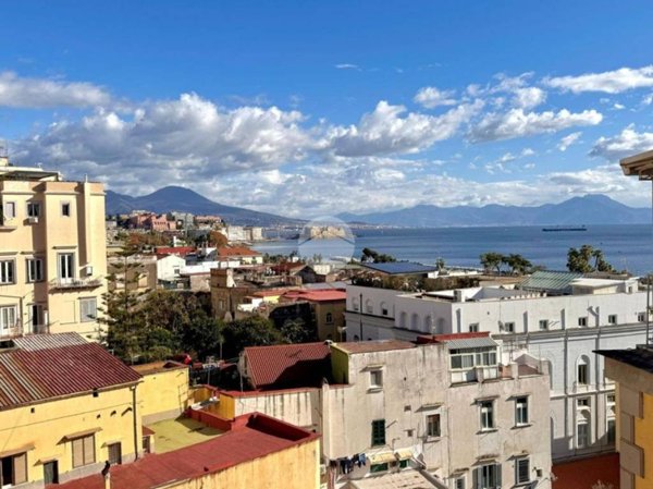 appartamento in vendita a Napoli in zona Chiaia