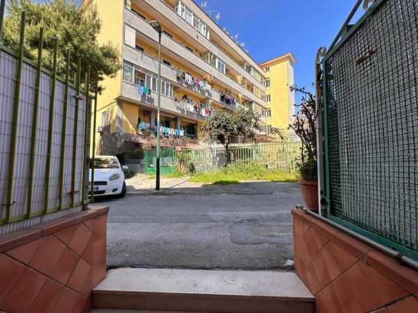 appartamento in vendita a Napoli in zona Fuorigrotta