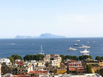 appartamento in vendita a Napoli in zona Chiaia