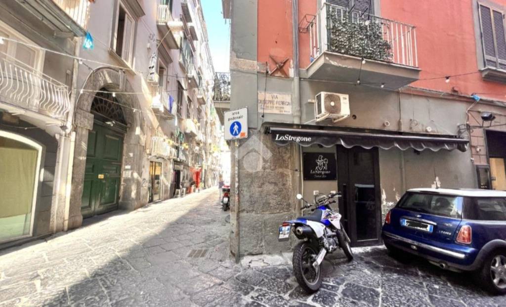 monolocale in vendita a Napoli in zona Chiaia