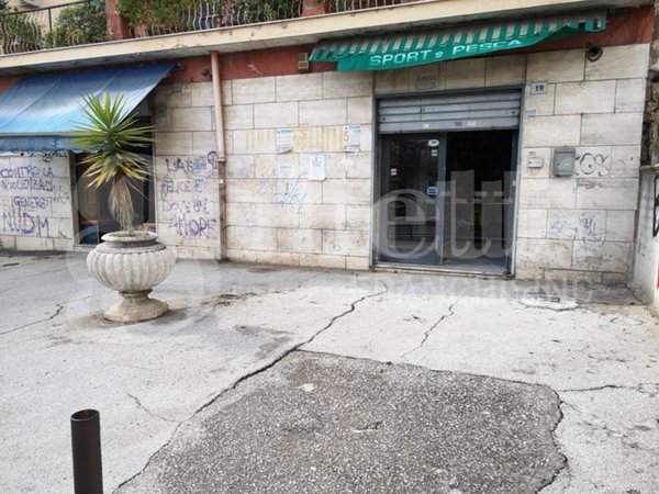 negozio in vendita a Napoli in zona Bagnoli
