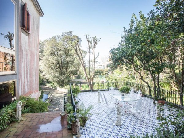 villa in vendita a Napoli in zona Posillipo