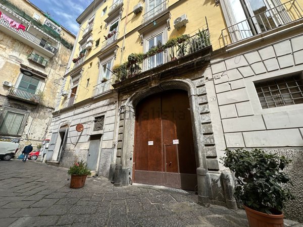 appartamento in vendita a Napoli in zona San Lorenzo