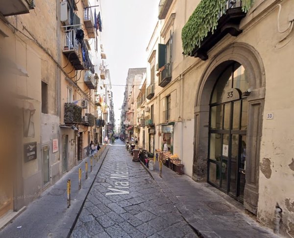 locale commerciale in vendita a Napoli in zona Stella
