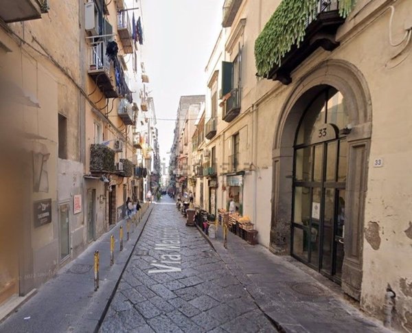 locale commerciale in vendita a Napoli in zona Stella