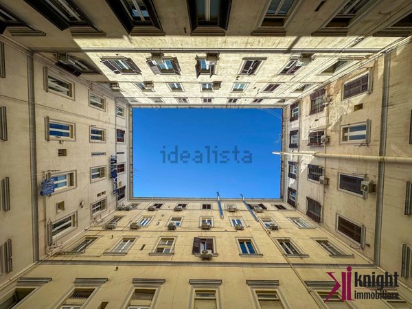 appartamento in vendita a Napoli in zona Chiaia