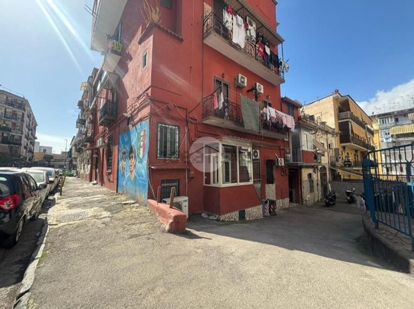 appartamento in vendita a Napoli in zona San Carlo all'Arena