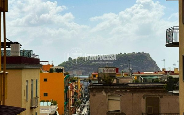appartamento in vendita a Napoli in zona Bagnoli