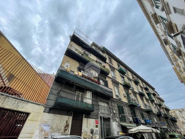 appartamento in vendita a Napoli in zona San Carlo all'Arena