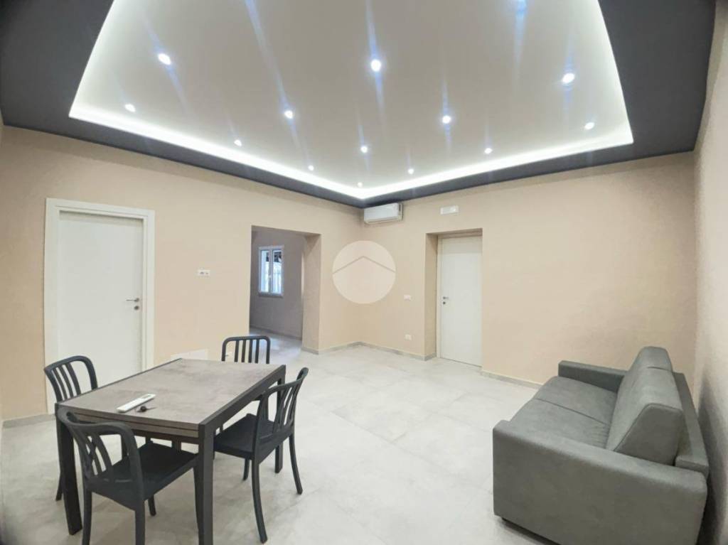 appartamento in vendita a Napoli in zona San Carlo all'Arena