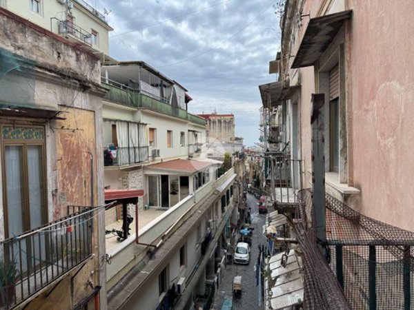 appartamento in vendita a Napoli in zona Stella