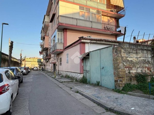 appartamento in vendita a Napoli in zona Barra