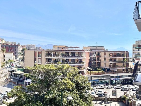 appartamento in vendita a Napoli in zona Chiaia