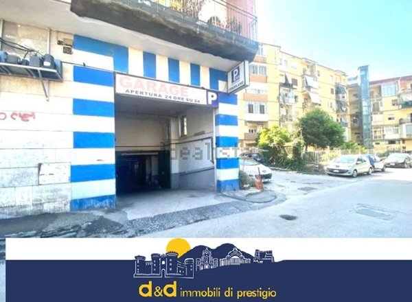 locale commerciale in vendita a Napoli in zona Fuorigrotta