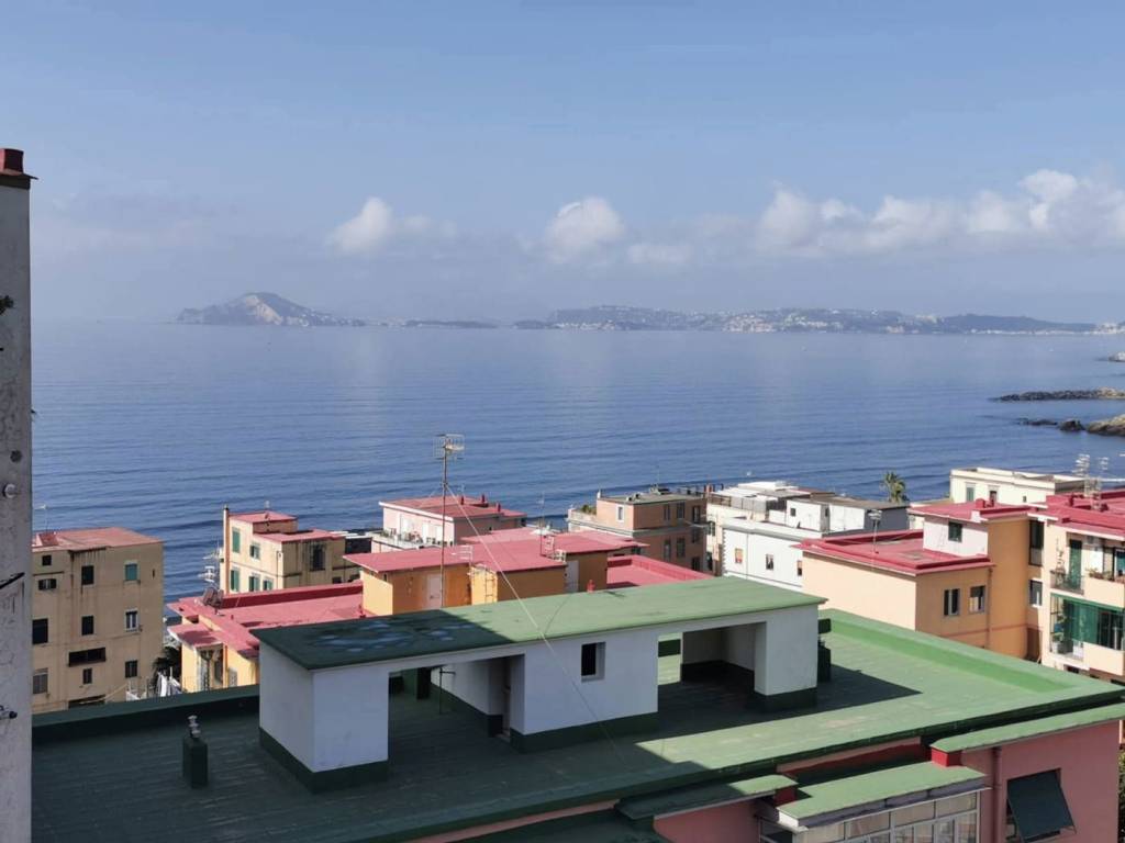 appartamento in vendita a Napoli in zona Bagnoli