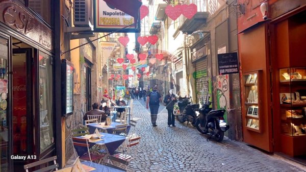 appartamento in vendita a Napoli in zona Mercato