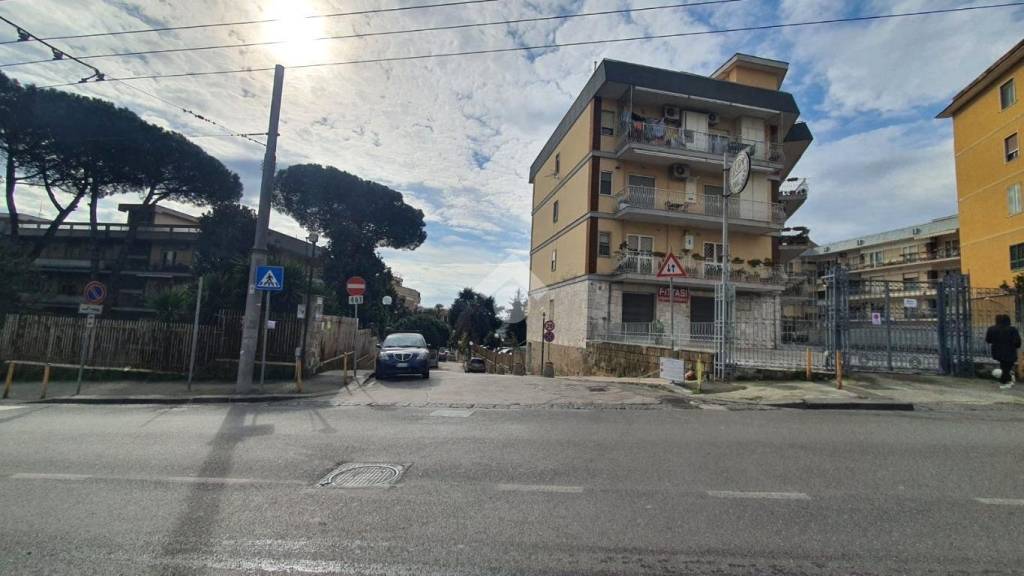 ufficio in vendita a Napoli in zona Capodimonte / Colli Aminei