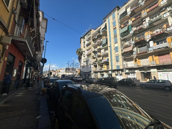 locale commerciale in vendita a Napoli in zona Vicaria