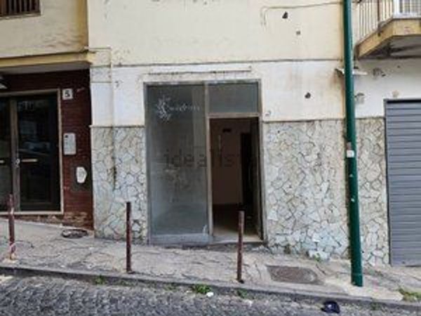 ufficio in vendita a Napoli in zona Vomero