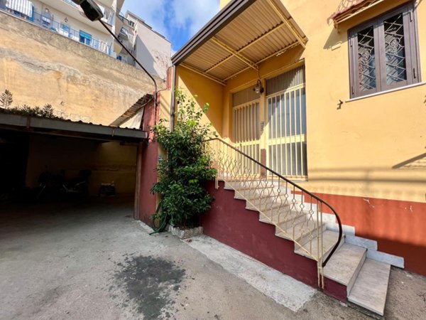 appartamento in vendita a Napoli in zona Pendino / San Giuseppe