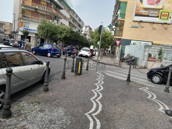 locale commerciale in vendita a Napoli in zona Soccavo