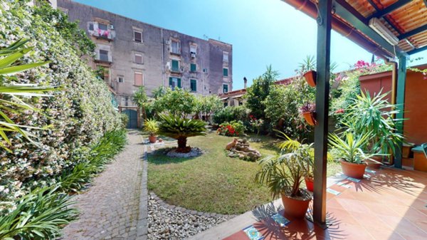 appartamento in vendita a Napoli in zona Stella