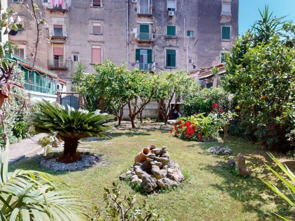 appartamento in vendita a Napoli in zona Stella