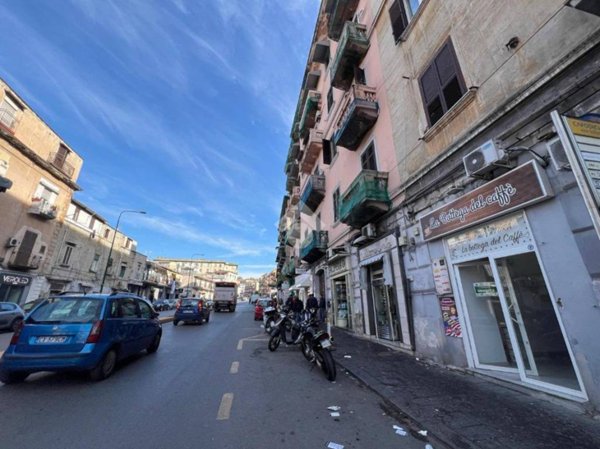 negozio in vendita a Napoli in zona Capodichino