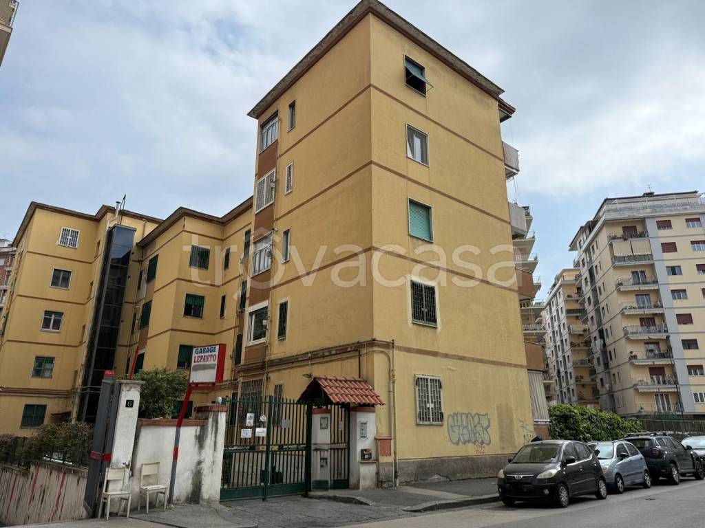 appartamento in vendita a Napoli in zona Fuorigrotta