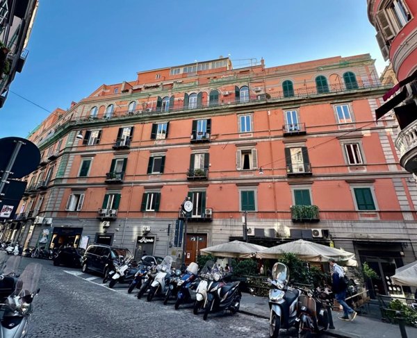 appartamento in vendita a Napoli in zona Chiaia