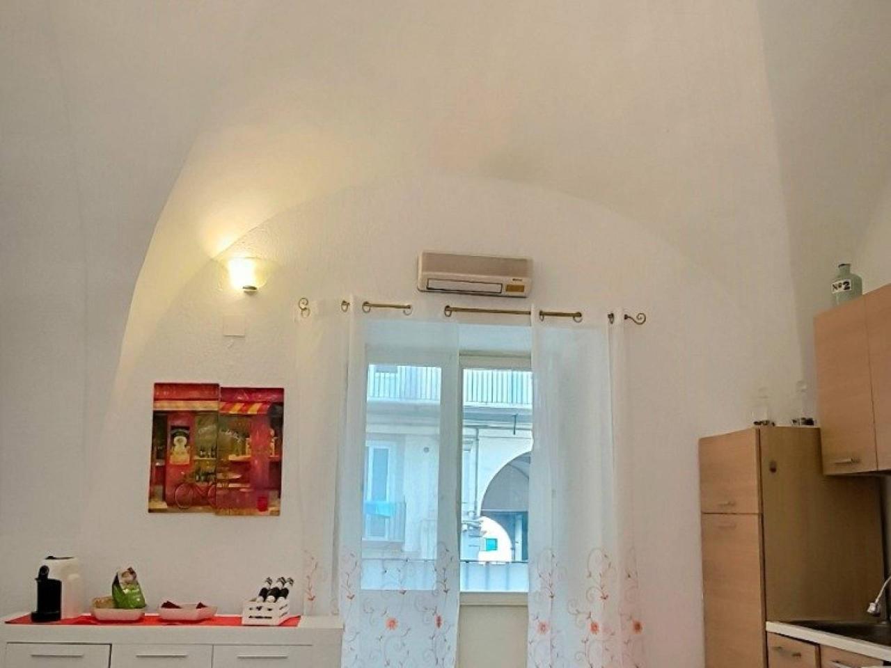 appartamento in vendita a Napoli in zona Chiaia