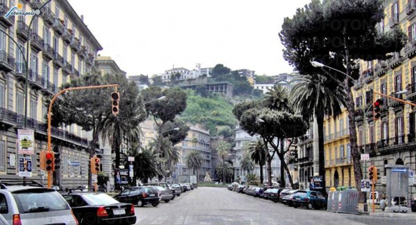 appartamento in vendita a Napoli in zona Chiaia