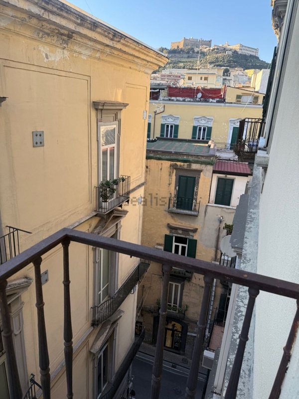appartamento in vendita a Napoli in zona San Ferdinando