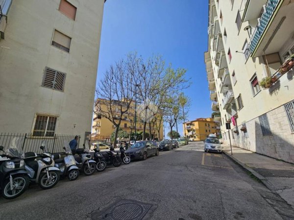appartamento in vendita a Napoli in zona Bagnoli